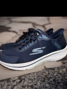Skechers Hands Free Slip-Ins Go Run Consistent 2.0 sneaker, Women’s 9